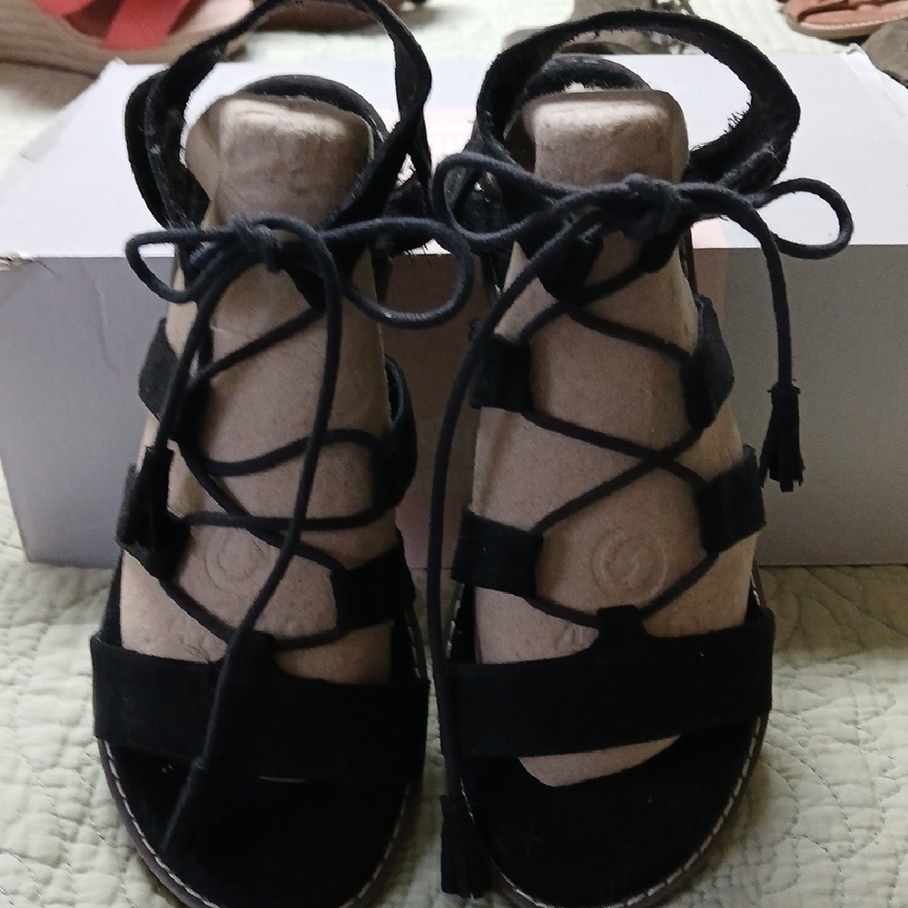 Old Navy Black Gladiator Strappy Sandals